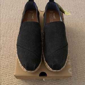 NWT Women’s Deconstructed Alpargata Toms